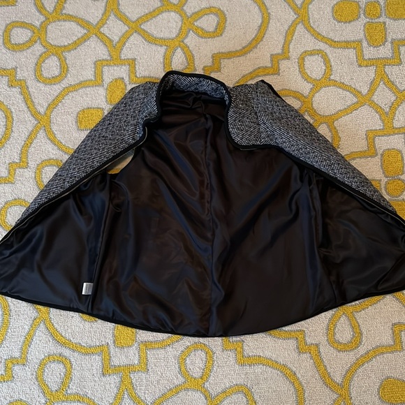 Full Zip Vest. Sz L - Picture 3 of 6